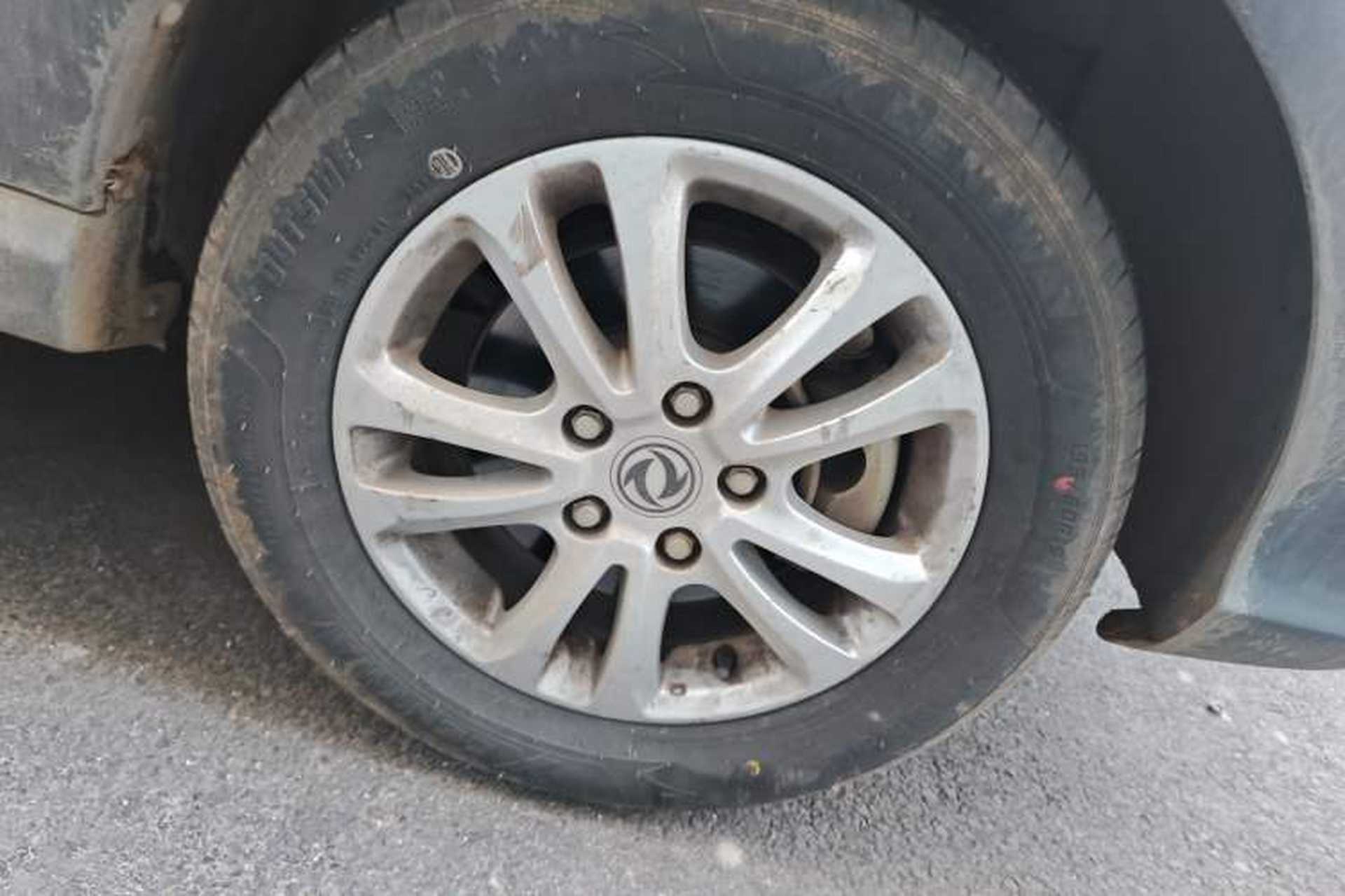 Used Dongfeng Fengon 370 2016 1.5L Manual Standard Edition SFG15-02 7 Seats Right Front Wheel Hub