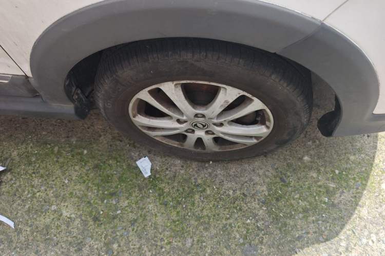 Used Dongfeng Fengon 370 2016 1.5L Manual Luxury Version SFG15-02 7 Seats Right Front Wheel Hub