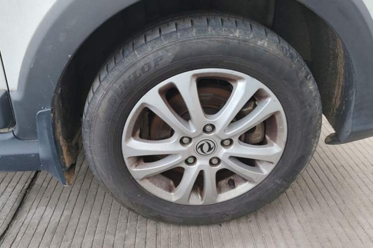 Used Dongfeng Fengon 370 2016 1.5L Manual Standard Edition SFG15-02 7 Seats Right Front Wheel Hub