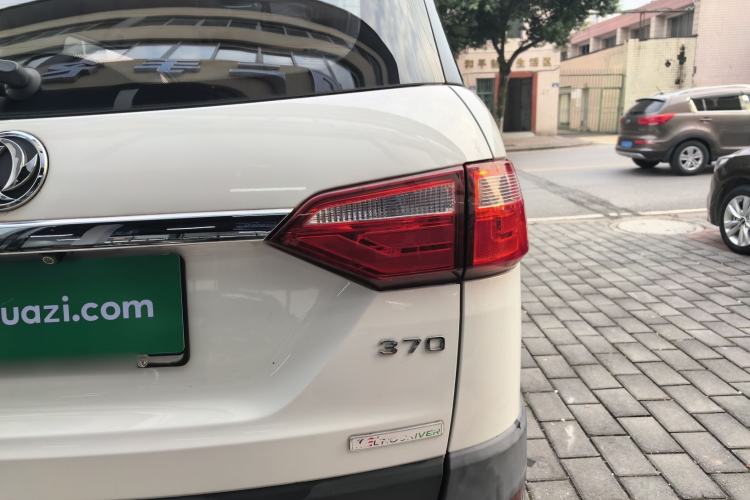 Used Dongfeng Fengon 370 2016 1.5L Manual Luxury 7-Seater Right Rear Taillight