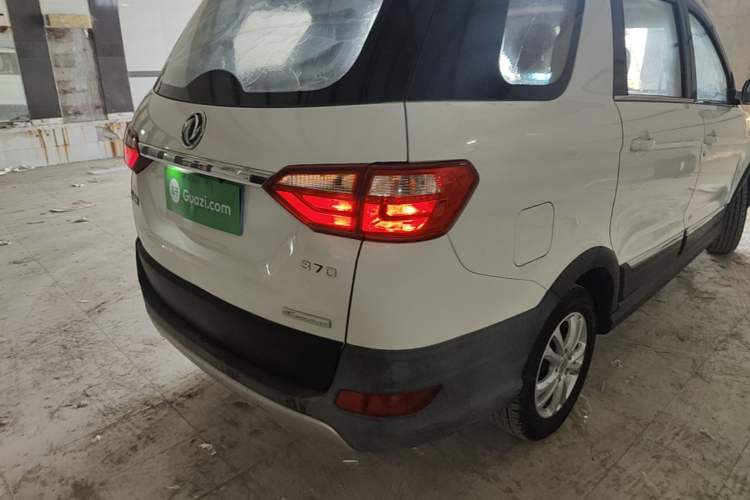 Used Dongfeng Fengon 370 2016 1.5L Manual Comfort 7-Seater Right Rear Taillight