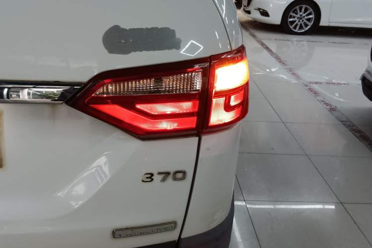 Used Dongfeng Fengon 370 2016 1.5L Manual Elite Home Edition 7-Seater Right Rear Taillight