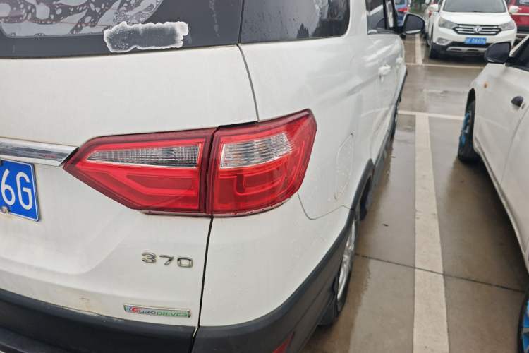 Used Dongfeng Fengon 370 2016 1.5L Manual Luxury 7-Seater Right Rear Taillight