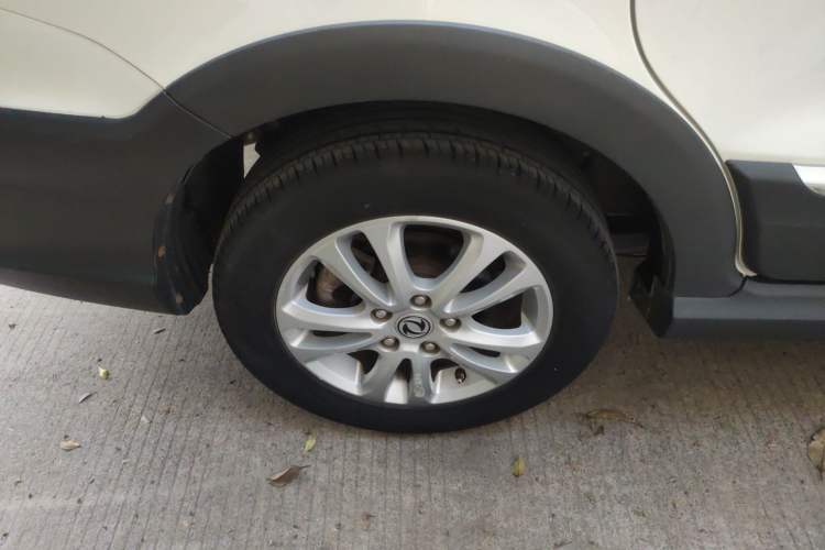 Used Dongfeng Fengon 370 2016 1.5L Manual Smart 7-Seater Right Rear Wheel Hub