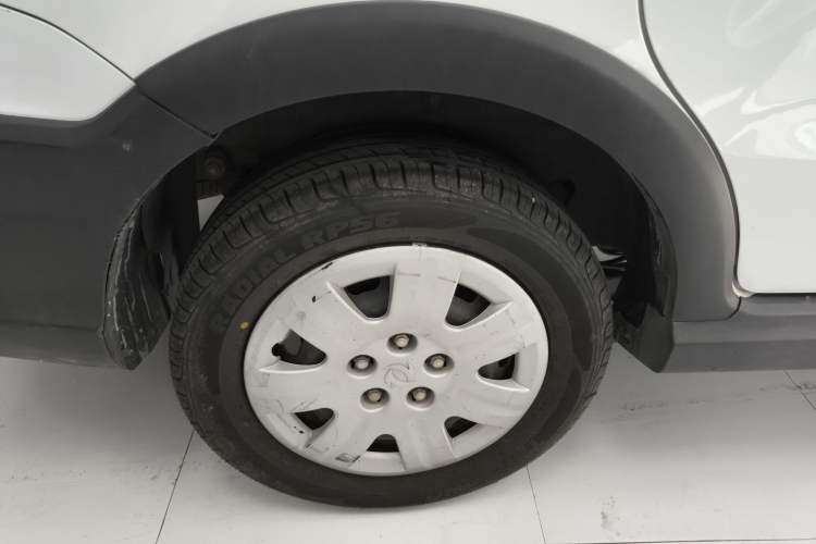 Used Dongfeng Fengon 370 2016 1.5L Manual Standard Model II 7 Seats Right Rear Wheel Hub