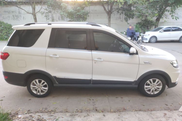 Used Dongfeng Fengon 370 2016 1.5L Manual Smart 7-Seater Right Side