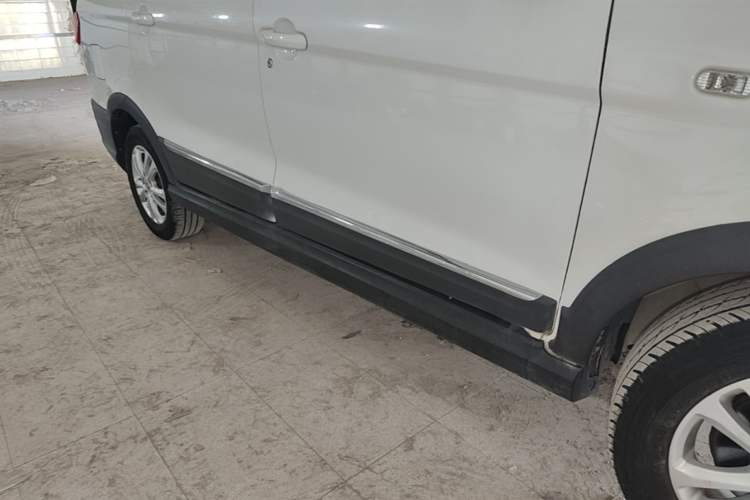 Used Dongfeng Fengon 370 2016 1.5L Manual Comfort 7-Seater Right Side Sill