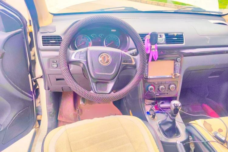 Used Dongfeng Fengon 370 2016 1.5L Manual Elite Home Edition 7-Seater Steering Wheel