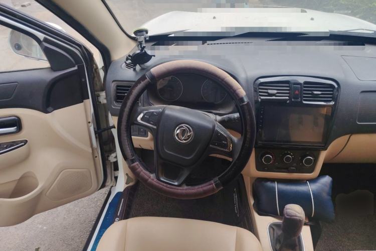 Used Dongfeng Fengon 370 2016 1.5L Manual Comfort 7-Seater Steering Wheel