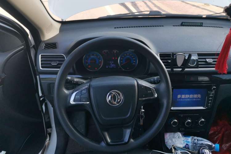 Used Dongfeng Fengon 370 2016 1.5L Manual Elite Travel Edition 7 Seats Steering Wheel