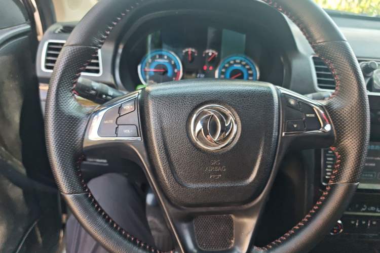 Used Dongfeng Fengon 370 2016 1.5L Manual Luxury 7-Seater Steering Wheel