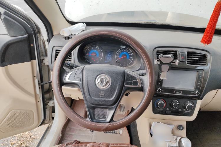 Used Dongfeng Fengon 370 2016 1.5L Manual Standard Model II 7 Seats Steering Wheel