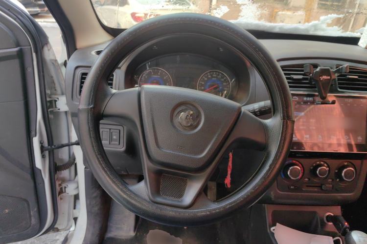 Used Dongfeng Fengon 370 2016 1.5L Manual Standard Model II 7 Seats Steering Wheel