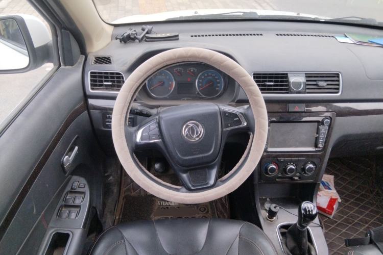 Used Dongfeng Fengon 370 2016 1.5L Manual Elite Home Edition 7-Seater Steering Wheel