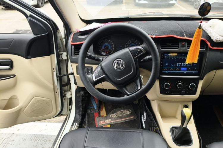 Used Dongfeng Fengon 370 2016 1.5L Manual Standard Edition SFG15-05 7 Seats Steering Wheel