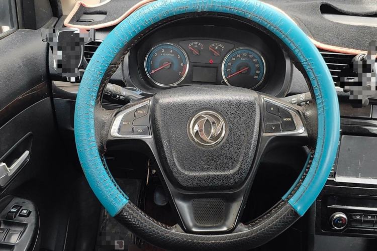 Used Dongfeng Fengon 370 2016 1.5L Manual Luxury 7-Seater Steering Wheel