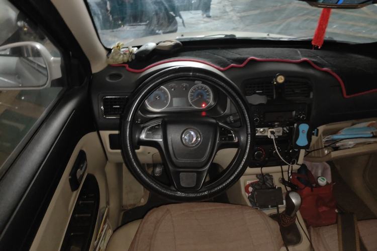 Used Dongfeng Fengon 370 2016 1.3T Manual European Diesel Version 7 Seats Steering Wheel
