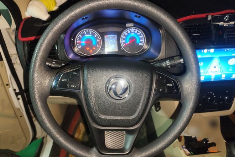 Used Dongfeng Fengon 370 2016 1.5L Manual Standard Edition SFG15-05 7 Seats Steering Wheel