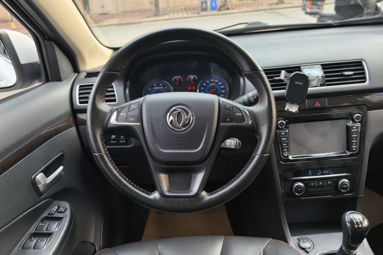 Used Dongfeng Fengon 370 2016 1.5L Manual Luxury 7-Seater Steering Wheel