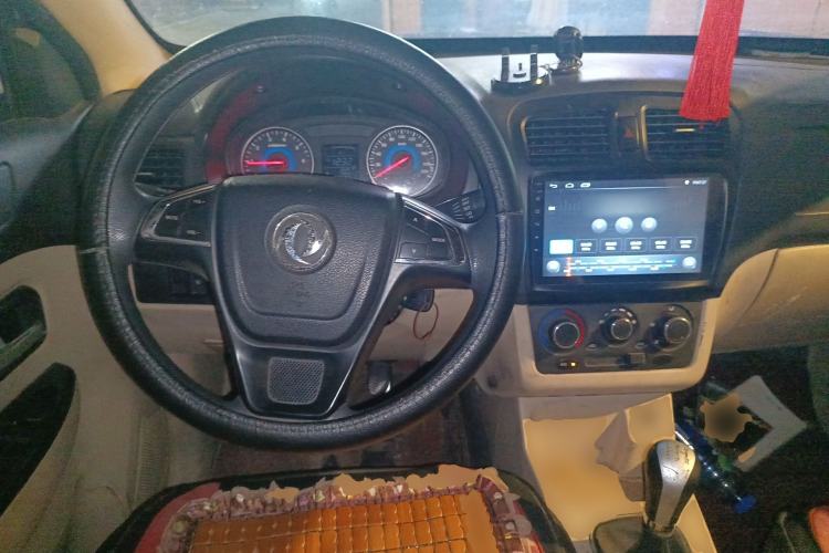 Used Dongfeng Fengon 370 2016 1.5L Manual Standard Edition SFG15-05 7 Seats Steering Wheel