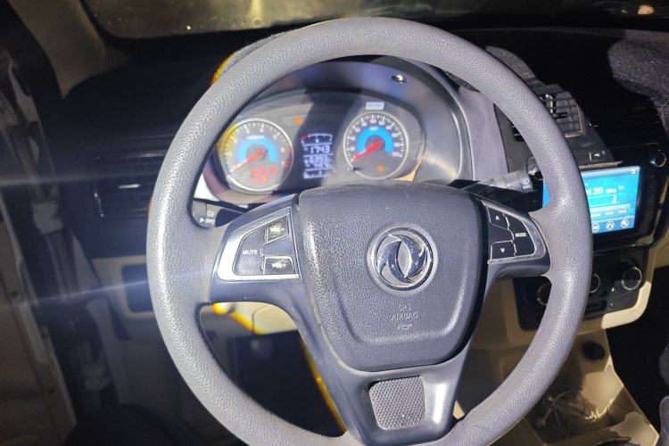 Used Dongfeng Fengon 370 2016 1.5L Manual Standard Edition SFG15-02 7 Seats Steering Wheel