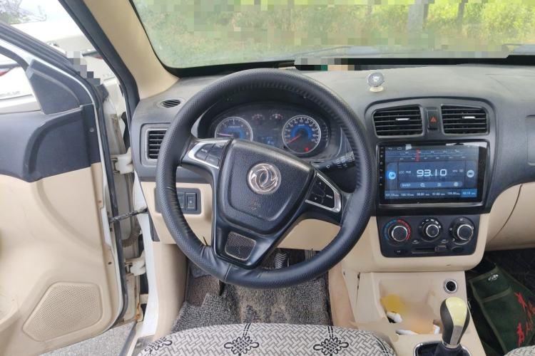 Used Dongfeng Fengon 370 2016 1.3T Manual European Diesel Version 7 Seats Steering Wheel
