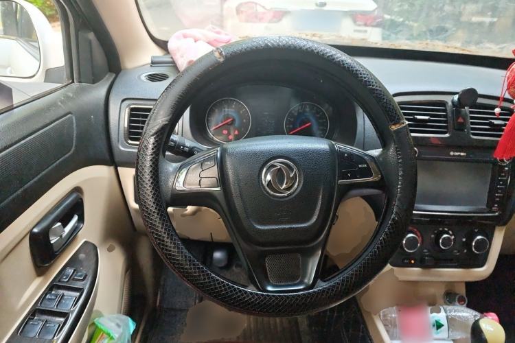 Used Dongfeng Fengon 370 2016 1.5L Manual Standard Edition SFG15-02 7 Seats Steering Wheel