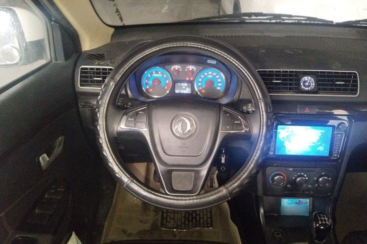 Used Dongfeng Fengon 370 2016 1.5L Manual Luxury Version SFG15-02 7 Seats Steering Wheel
