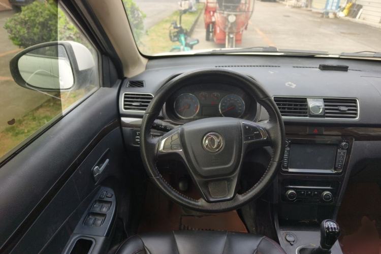 Used Dongfeng Fengon 370 2016 1.5L Manual Elite Home Edition 7-Seater Steering Wheel