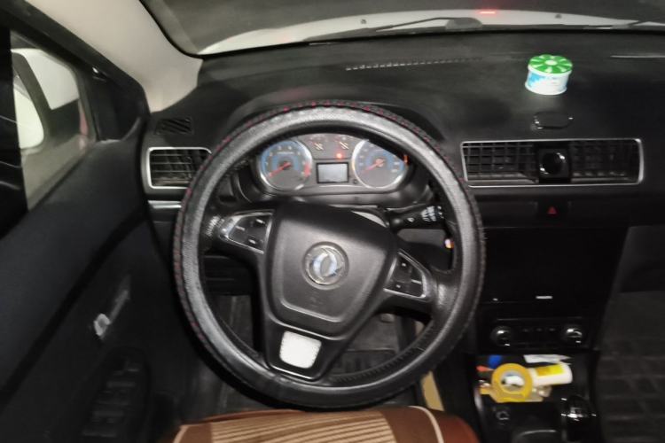Used Dongfeng Fengon 370 2016 1.5L Manual Luxury 7-Seater Steering Wheel