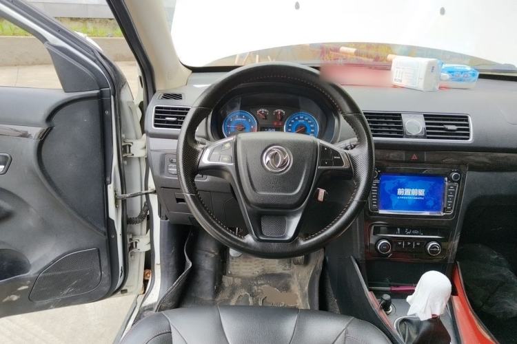 Used Dongfeng Fengon 370 2016 1.5L Manual Standard Edition SFG15-02 5 Seats Steering Wheel
