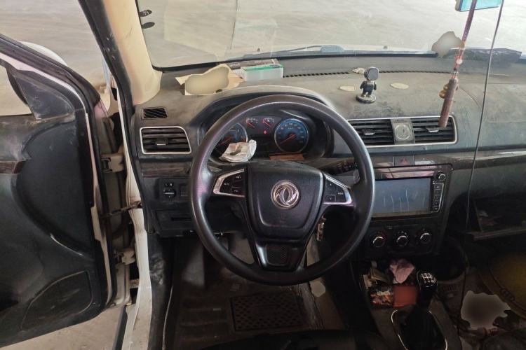 Used Dongfeng Fengon 370 2016 1.5L Manual Elite Home Edition 7-Seater Steering Wheel