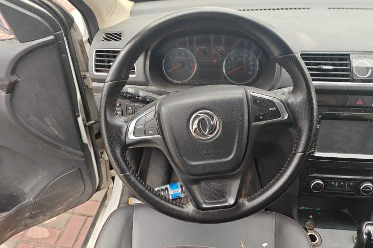 Used Dongfeng Fengon 370 2016 1.5L Manual Luxury Version SFG15-05 7 Seats Steering Wheel