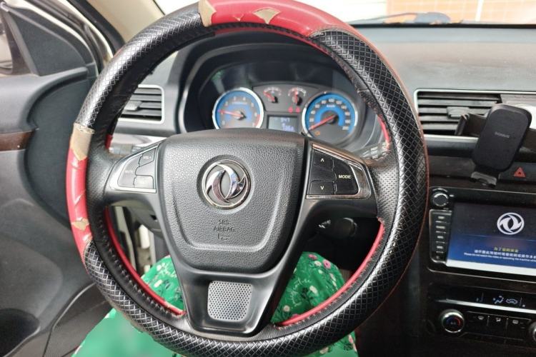 Used Dongfeng Fengon 370 2016 1.5L Manual Luxury 7-Seater Steering Wheel