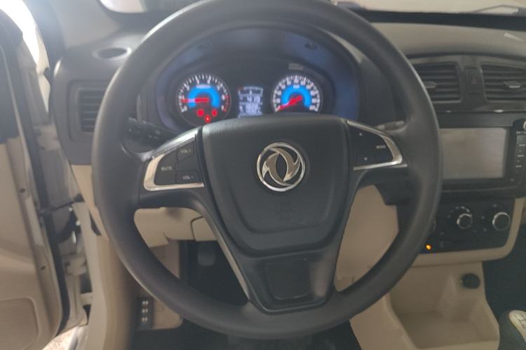 Used Dongfeng Fengon 370 2016 1.5L Manual Comfort 7-Seater Steering Wheel