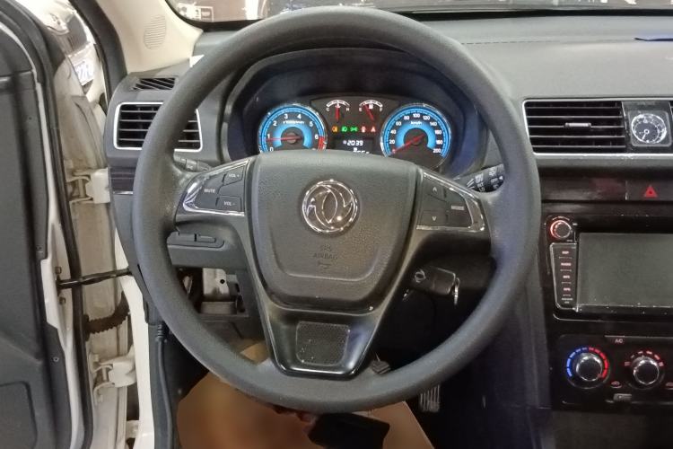 Used Dongfeng Fengon 370 2016 1.5L Manual Elite Home Edition 7-Seater Steering Wheel