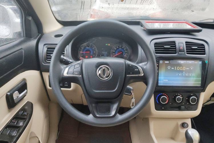 Used Dongfeng Fengon 370 2016 1.5L Manual Standard Edition SFG15-05 7 Seats Steering Wheel