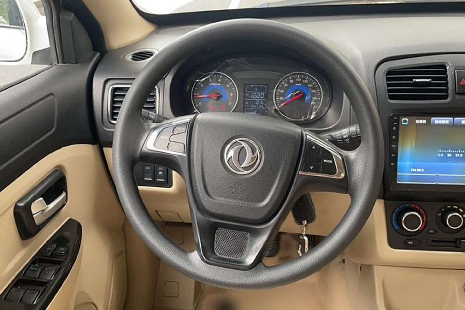 Used Dongfeng Fengon 370 2016 1.5L Manual Standard Edition SFG15-05 7 Seats Steering Wheel