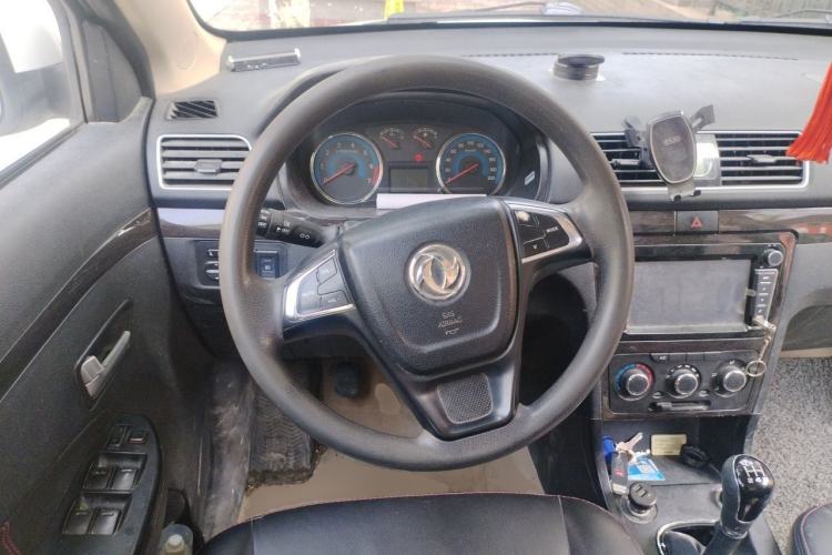 Used Dongfeng Fengon 370 2016 1.5L Manual Elite Home Edition 7-Seater Steering Wheel