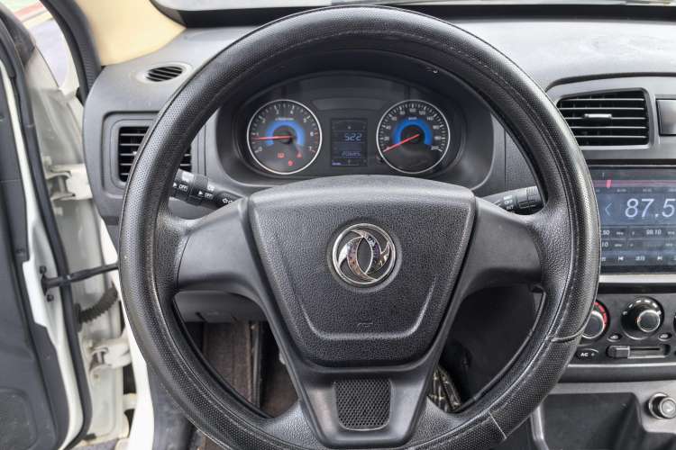 Used Dongfeng Fengon 370 2016 1.5L Manual Standard Model II 7 Seats Steering Wheel