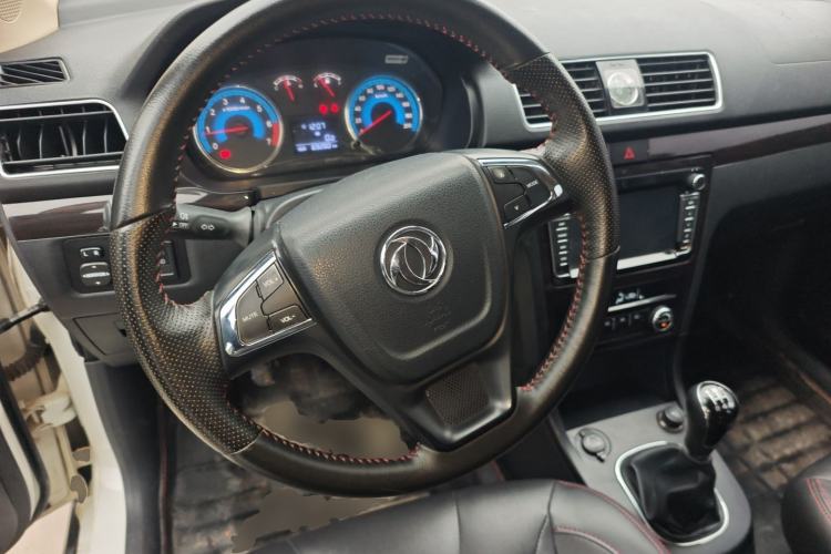 Used Dongfeng Fengon 370 2016 1.5L Manual Luxury 7-Seater Steering Wheel