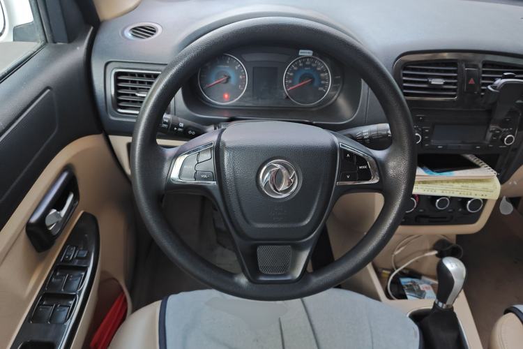 Used Dongfeng Fengon 370 2016 1.5L Manual Standard Edition SFG15-02 7 Seats Steering Wheel