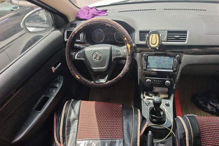 Used Dongfeng Fengon 370 2016 1.5L Manual Luxury Version SFG15-02 7 Seats Steering Wheel