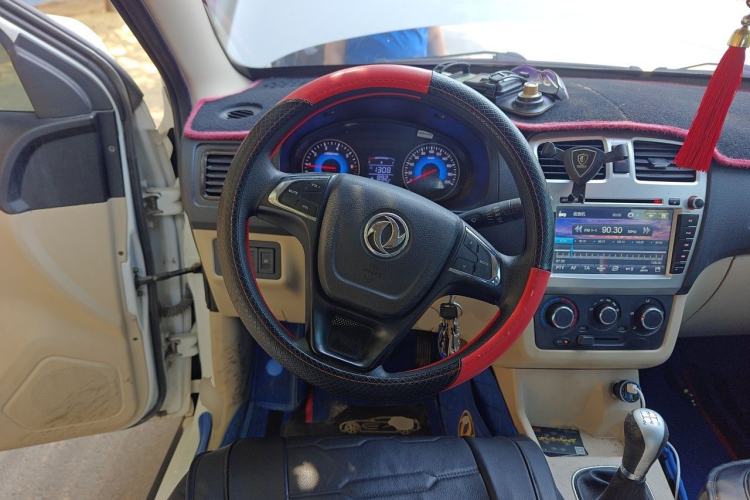 Used Dongfeng Fengon 370 2016 1.5L Manual Standard Edition SFG15-05 7 Seats Steering Wheel