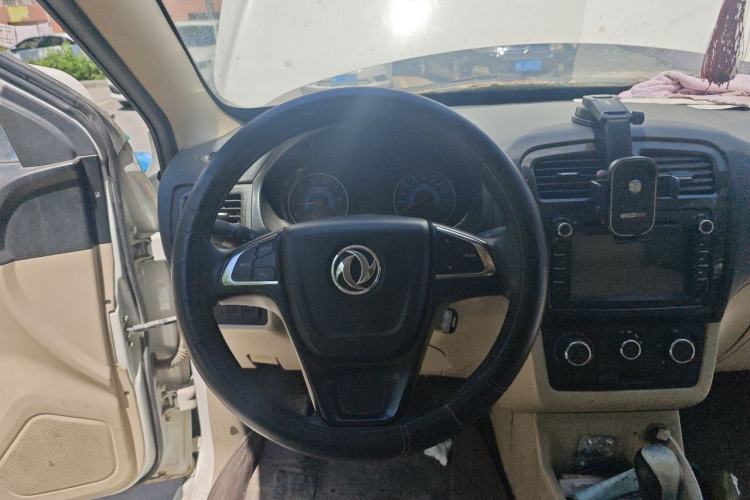 Used Dongfeng Fengon 370 2016 1.5L Manual Standard Edition SFG15-02 7 Seats Steering Wheel