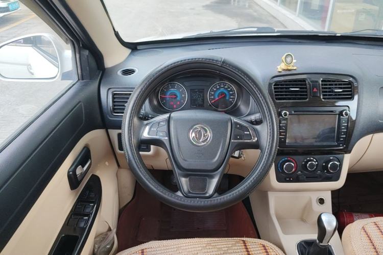 Used Dongfeng Fengon 370 2016 1.5L Manual Standard Edition SFG15-02 7 Seats Steering Wheel