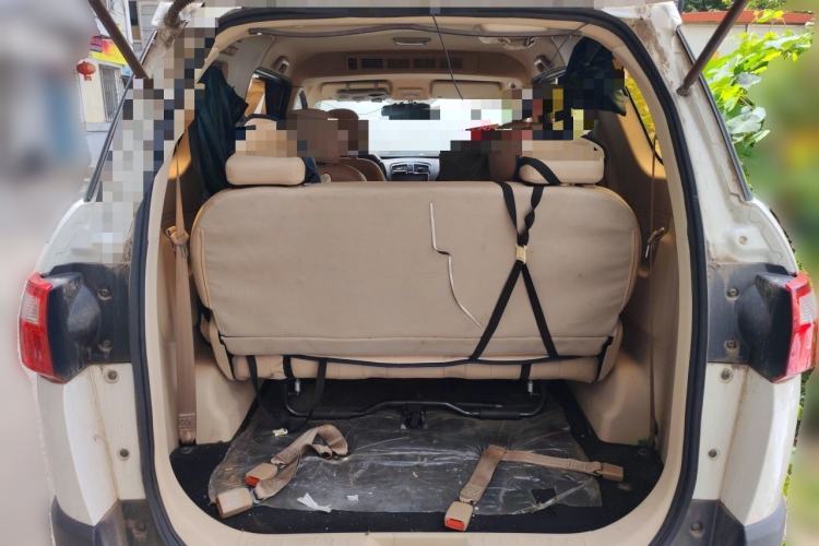 Used Dongfeng Fengon 370 2016 1.5L Manual Comfort 7-Seater Trunk