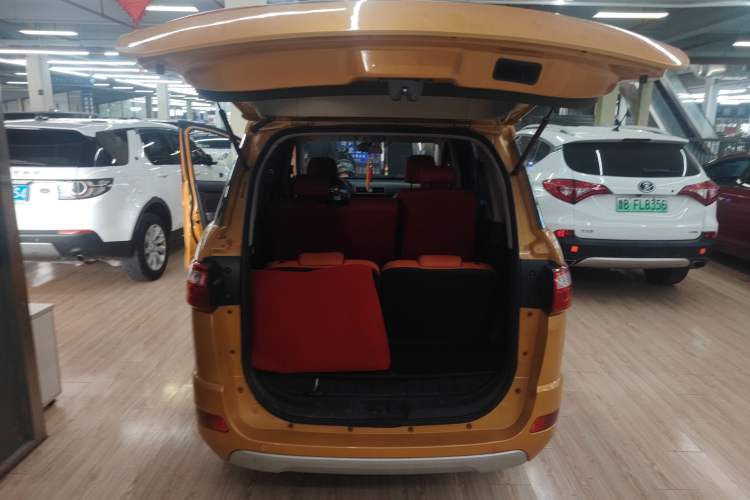 Used Dongfeng Fengon 370 2016 1.5L Manual Luxury Version SFG15-05 7 Seats Trunk