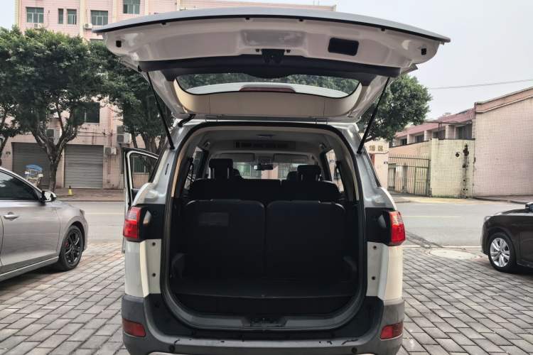 Used Dongfeng Fengon 370 2016 1.5L Manual Luxury 7-Seater Trunk