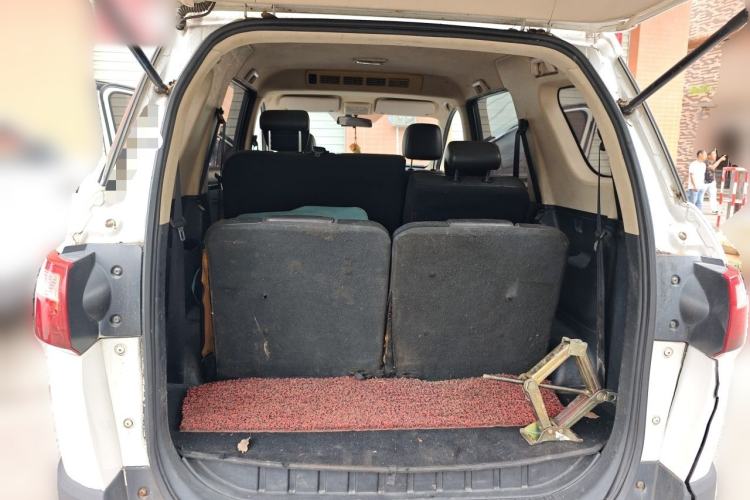 Used Dongfeng Fengon 370 2016 1.5L Manual Luxury 7-Seater Trunk